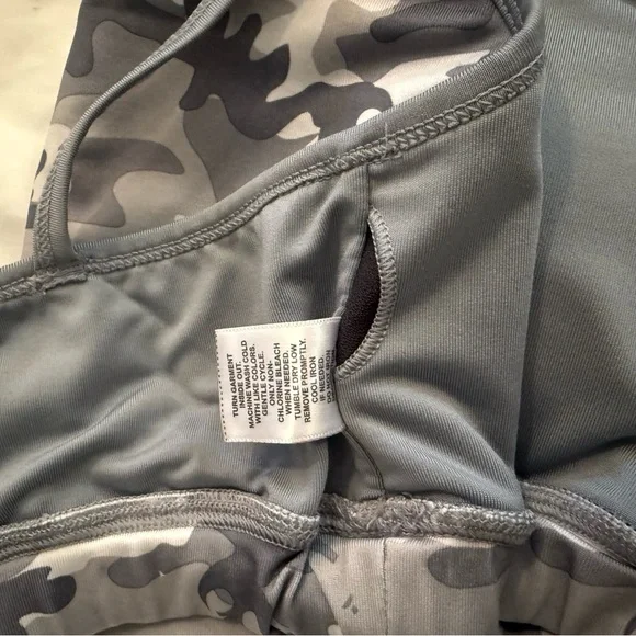 NWOT Her Universe X Star Wars Millennium Falcon Camo Sports Bra - Picture 7 of 7